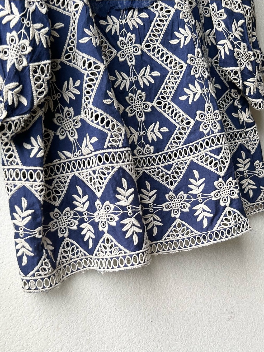 Rare Sea New York Navy Blue Cream Crochet Eyelet Lace Zippy Short Sleeve Top M - Picture 5 of 15